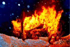 Wochenendhaus im Vollbrand Wochenendhaus im Vollbrand