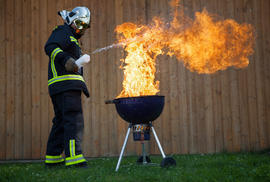 Wenn der Grill zum Flammenwerfer wird Wenn der Grill zum Flammenwerfer wird