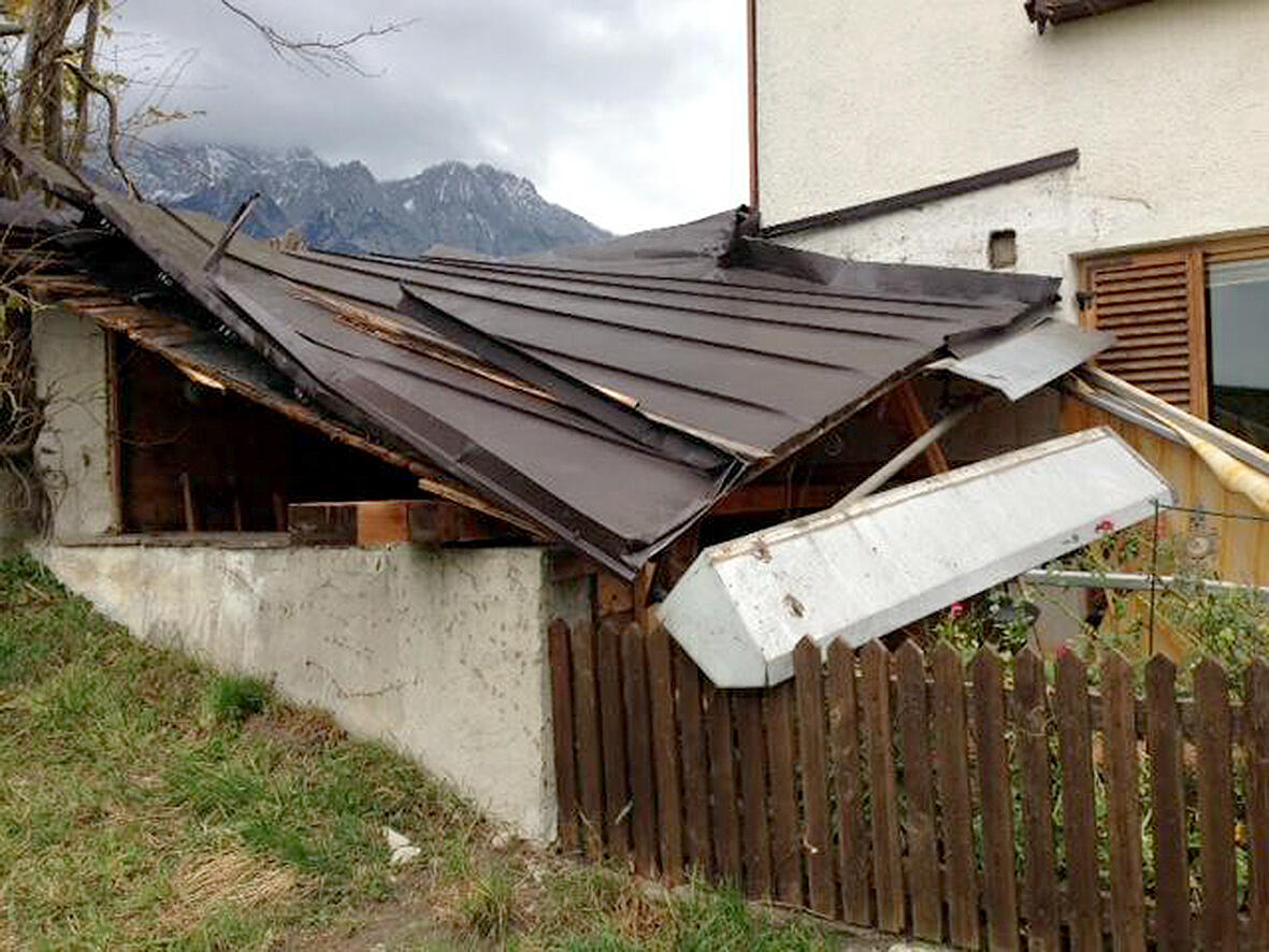 Sturmschaden an einem Hausdach