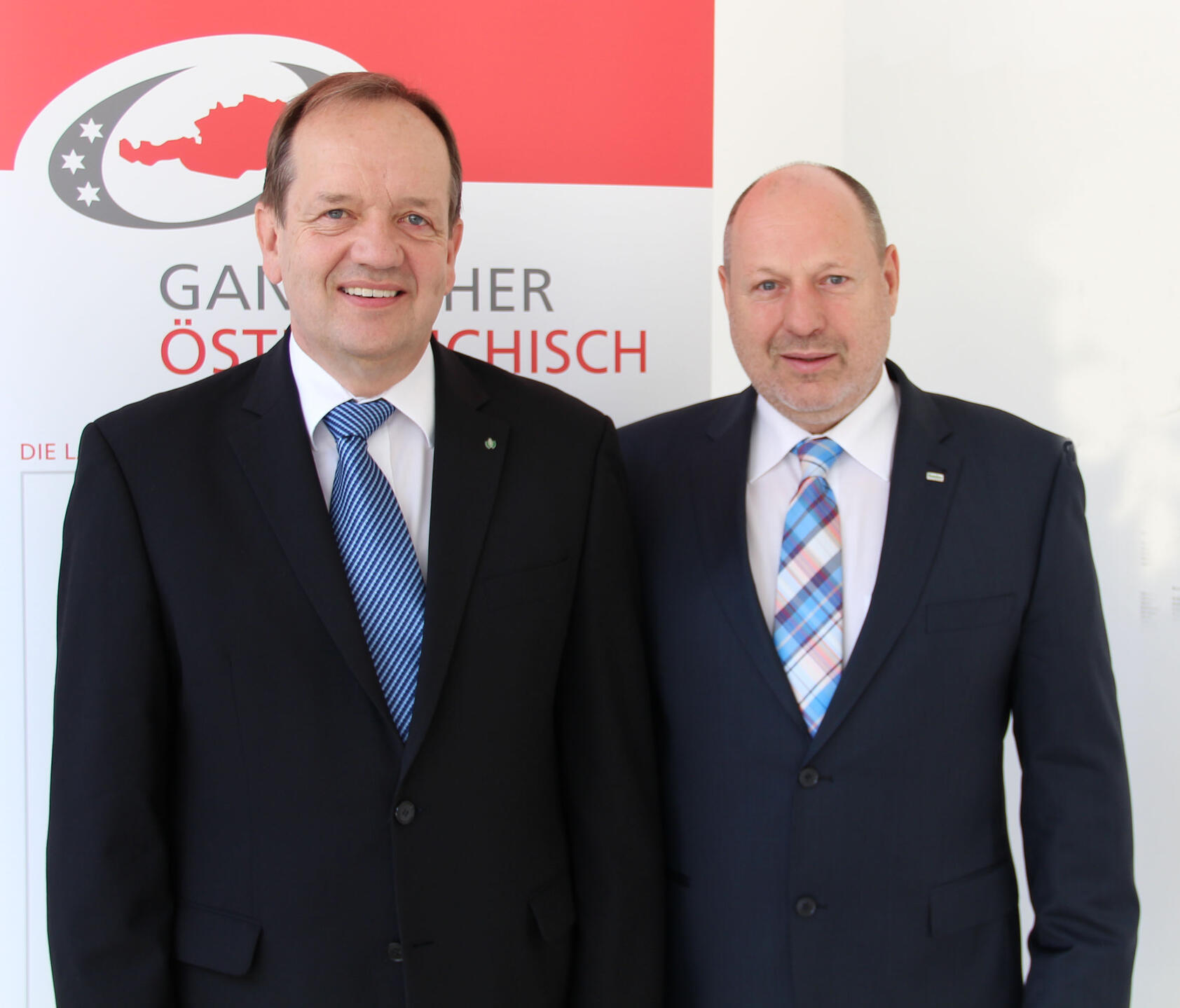 Dr. Othmar Ederer (GRAWE) und Dr. Walter Schieferer (TIROLER VERSICHERUNG) freuen sich überein erfolgreiches Geschäftsjahr. Foto: Länderversicherer (honorarfrei)