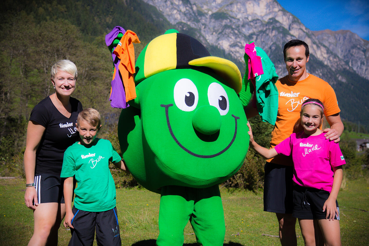 Spiel & Spaß mit Manni Pranger und TIROLI: T-Shirt-zupfen