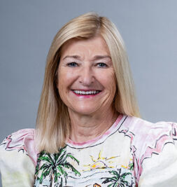  Andrea Derfeser